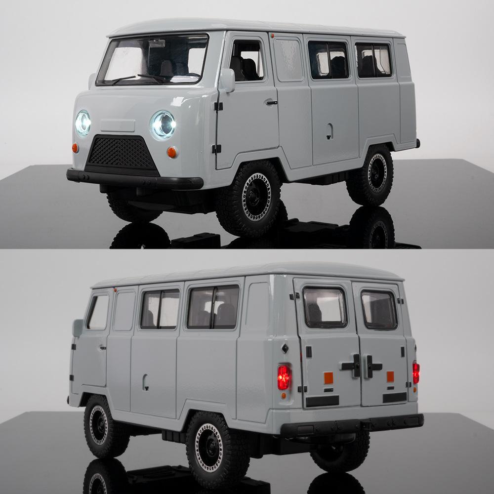 New 1/18 Russian UAZ TRAVELER 452 VAN Alloy Diecasts & Toy Vehicles Metal Toy Car Model Sound and Light Collection Kids Toy