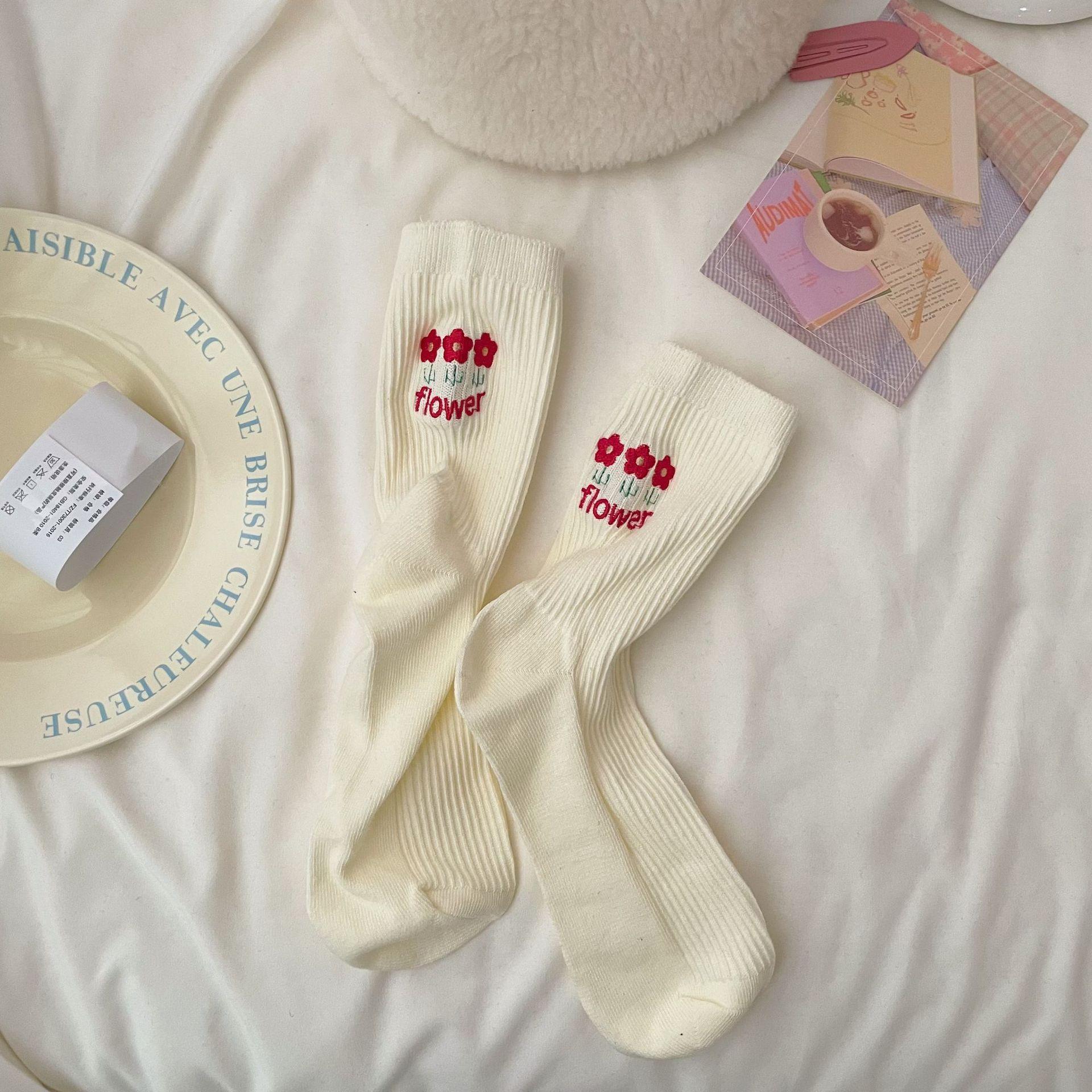 

Heel Flower Embroidery English Vertical Pattern Socks Niche And Versatile Design Stacked Socks One size fits all