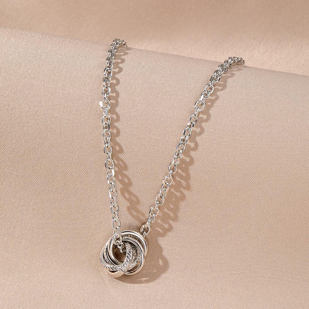 Woman Noble Multi-Layered Ursus Ring Necklace Elegant Necklace Fashion Silver Charm Orb Pendant Engraved Hollow Out Chain Dinner Dress Accessories