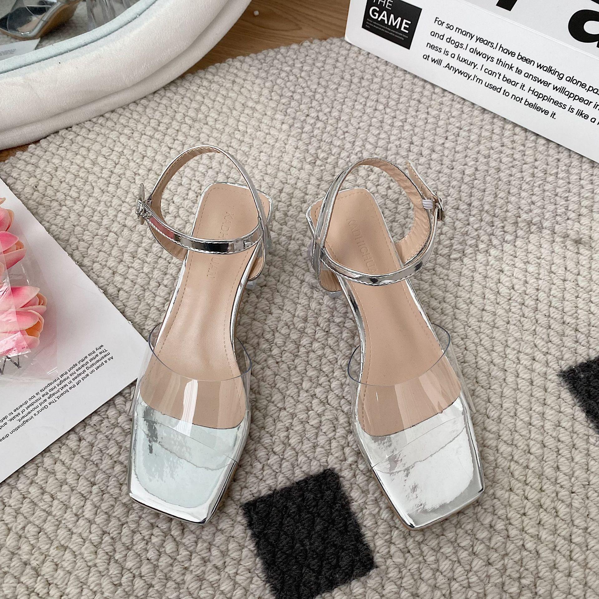 

Модные прозрачные босоножки женские на высоком каблуке 2024 года, летние новые универсальные туфли на одной пуговице с кристаллами на среднем толстом каблуке для женщин 40