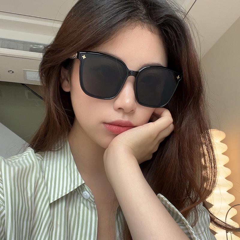 Trendy Square Sunglasses for Women UV400 Protection Fashionable Outdoor Sun Glasses Holiday Travel Accessories
