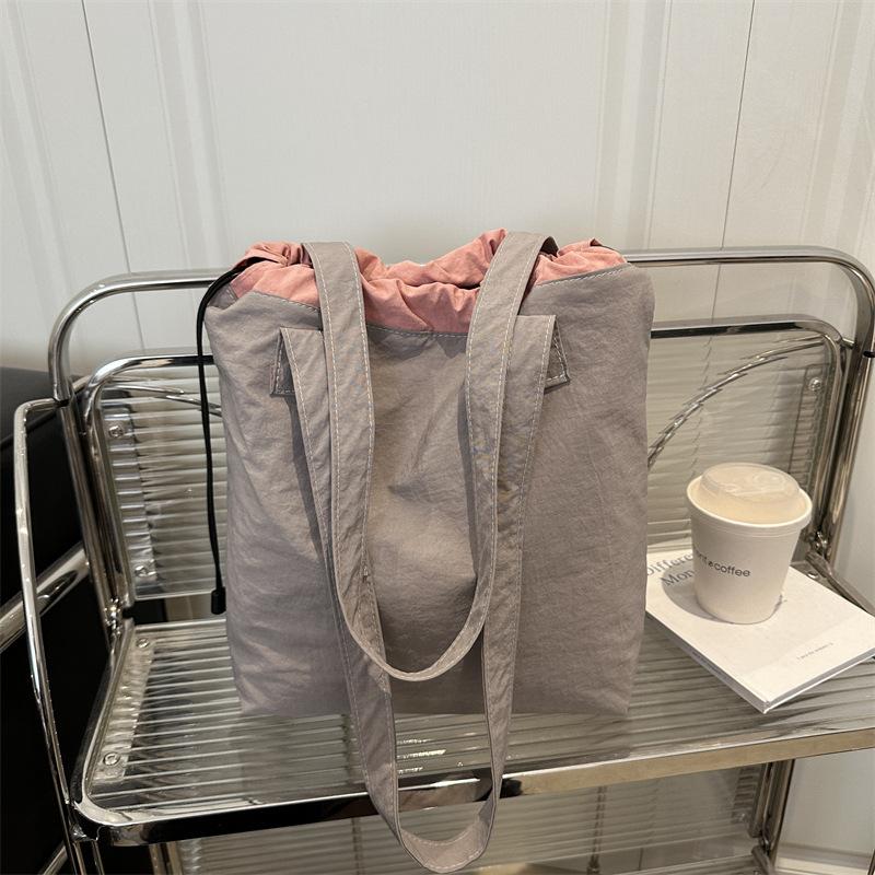 Women's Retro Fashion Shoulder Bag Drawstring Leisure Bag 2025 Early Spring New Foreign Style Tote Bag Bag Women's Bag Tide