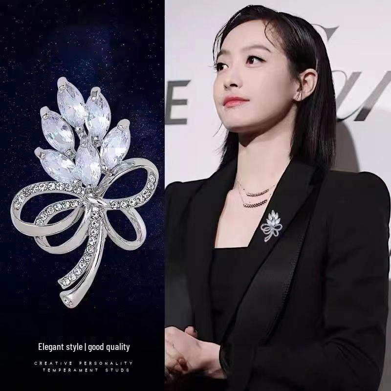 Elegant Luxury Brooch: Versatile and Exquisite Pin for Suit Jackets - Japanese and Korean Inspired Design