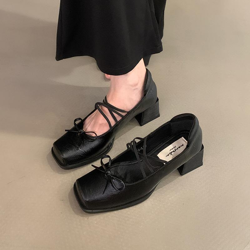 

Балетки с квадратным носком, маленькие кожаные туфли, новинка 2025, с бантом, с открытым верхом, в стиле ретро, на толстом каблуке, туфли Мэри Джейн женские 35 чёрный