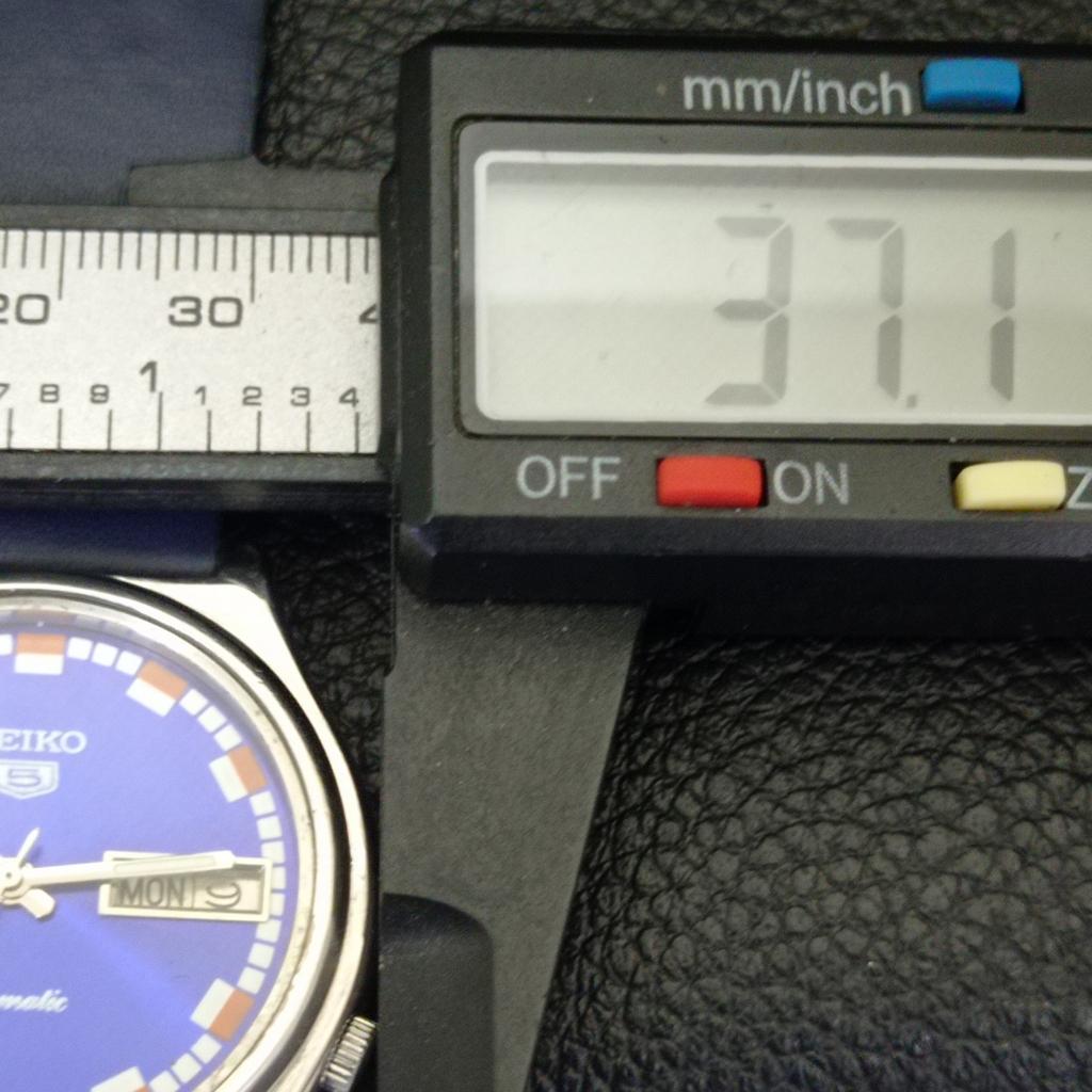 SEIKO 5 AUTOMATIC JAPAN MENS VINTAGE BLUE COLOR DIAL WATCH a701529-5 R206b-a701529