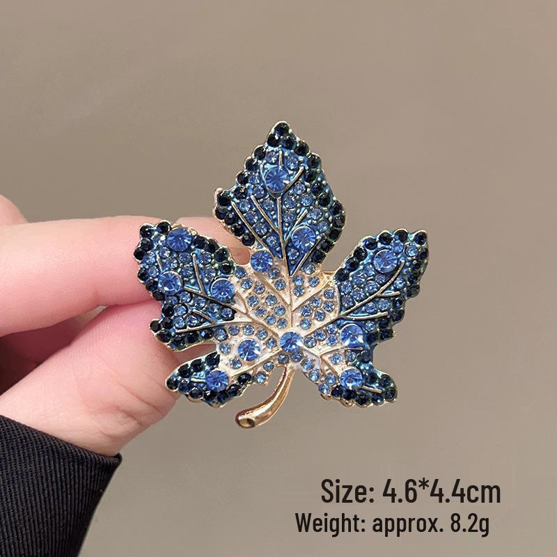 

Изысканная роскошная женская брошь-булавка в виде красного кленового листа: Приветственный аксессуар высокого класса