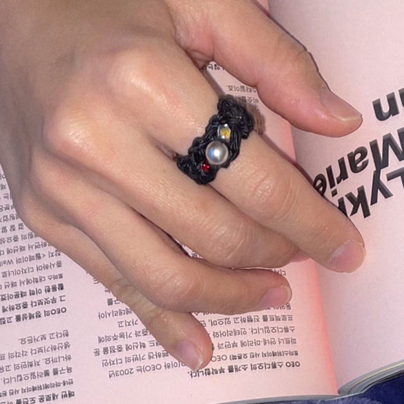 MERRYMOTIVE Gem with Knitted Ring (Black)