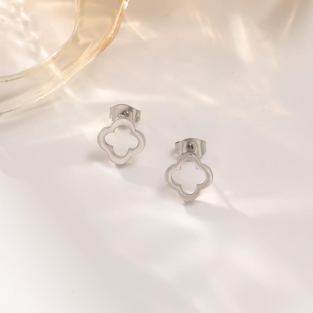 Elegant Four-Leaf Clover Jewelry Set: Bracelet, Necklace, and Earrings