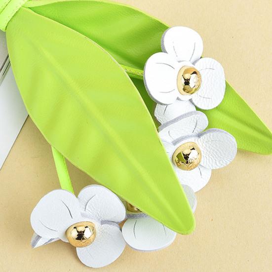 Bag Pendant Imitation Leather Flower Design Handbag Ornament with Metal Buckle Scratch-Resistant Floral Keychain Commuter Bag Accessory