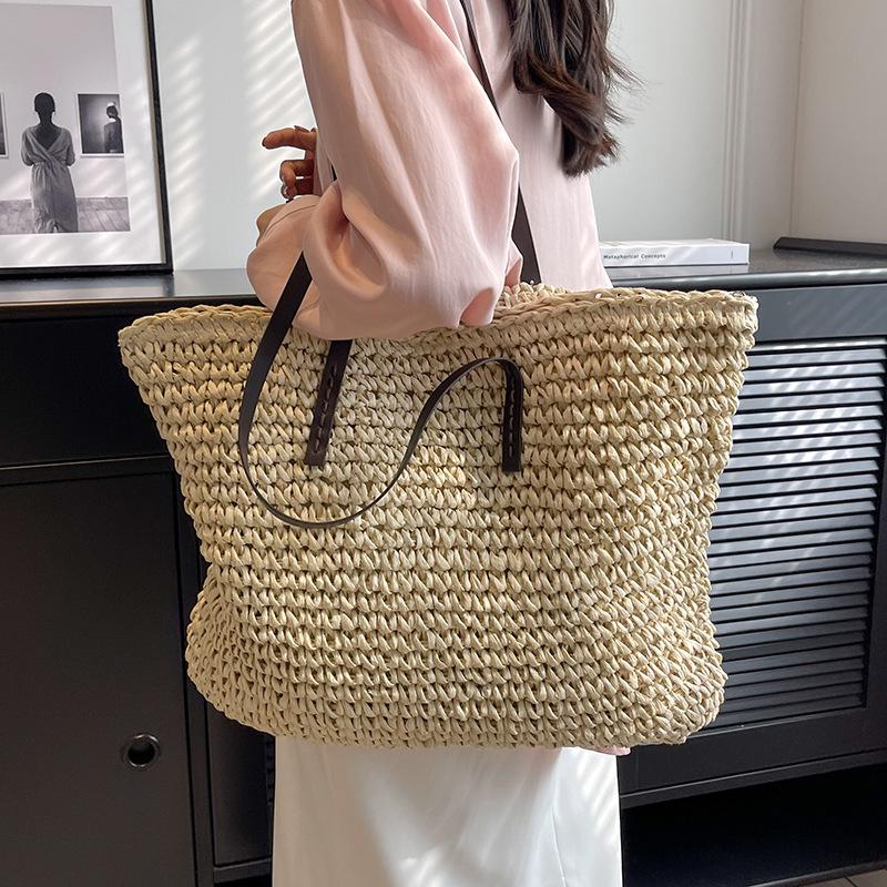 2023 Women's High-Capacity Textured Straw Tote: Versatile Single-Shoulder Woven Bag for Spring & Summer