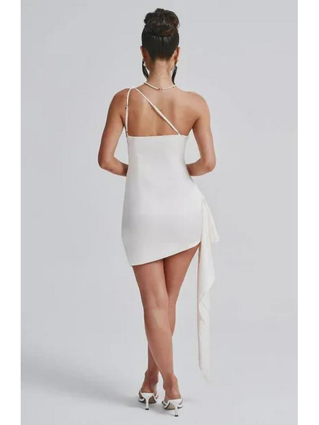 Damska letnia sukienka na jedno ramię: Wysokiej klasy, smukły, modny i elegancki.