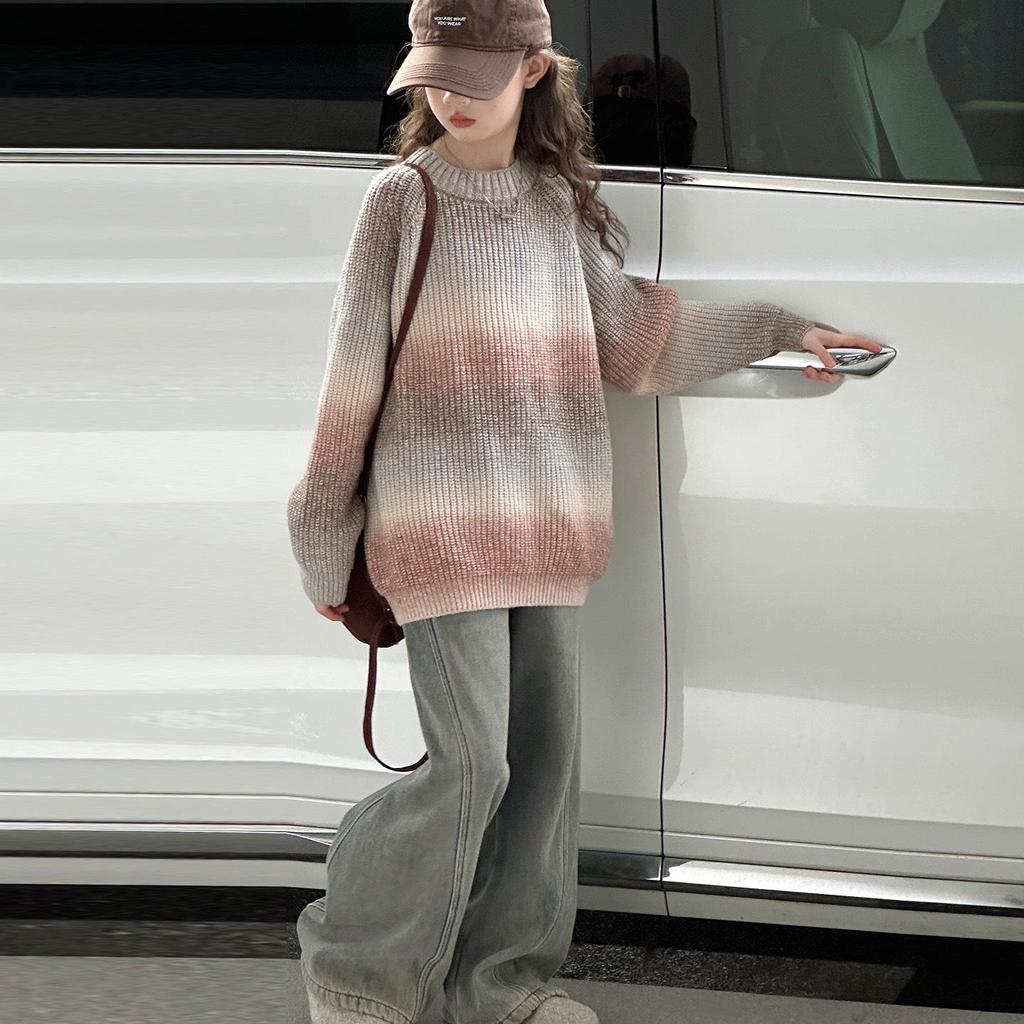 Korean Style Gradient Sweater for Girls - Fashionable Autumn/Winter Wear for Middle School Students.