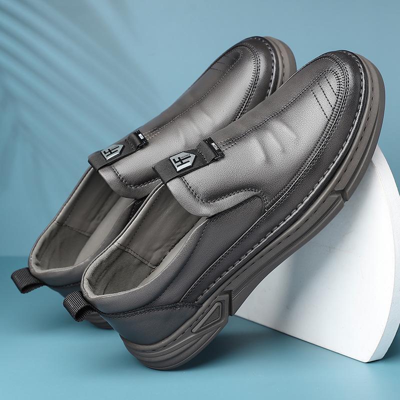 2025 printemps et automne nouvelles chaussures en cuir décontractées pour hommes chaussures pour pieds faites à la main en ligne chaussures de papa d'âge moyen 808