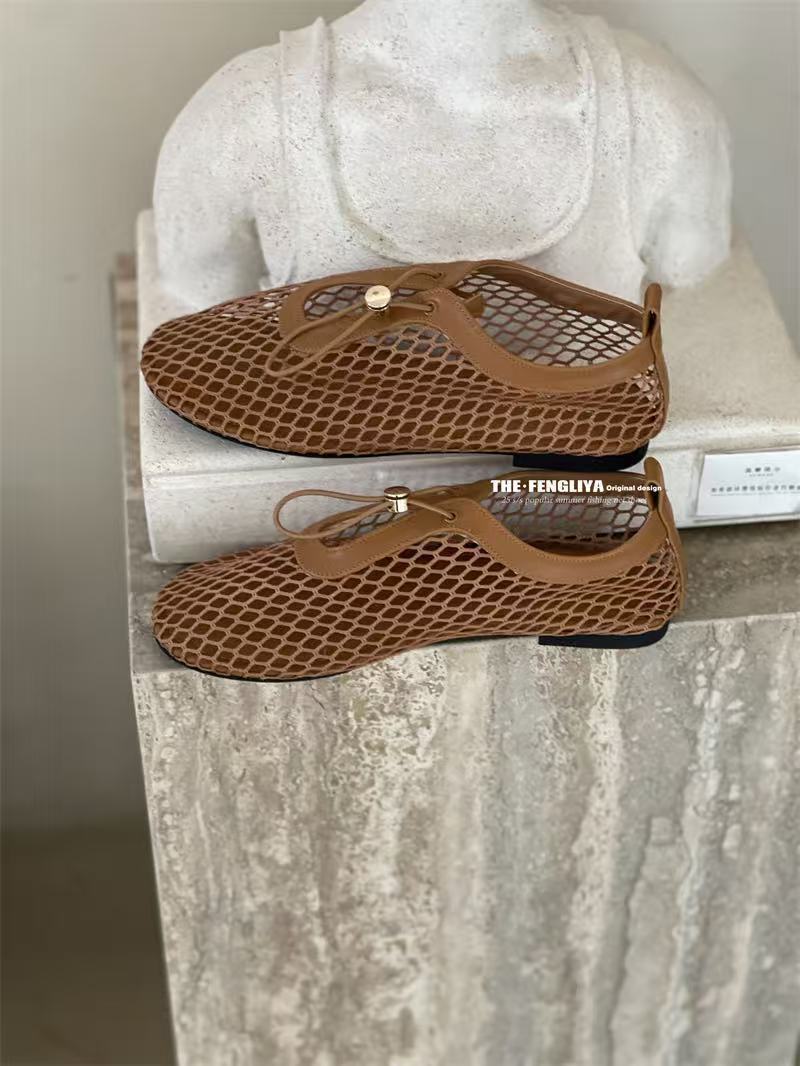 

Европейский и американский стиль новые женские сандалии с полым носком и маленьким квадратным носком, универсальная мода 2025 новинка 39 темно-коричневого