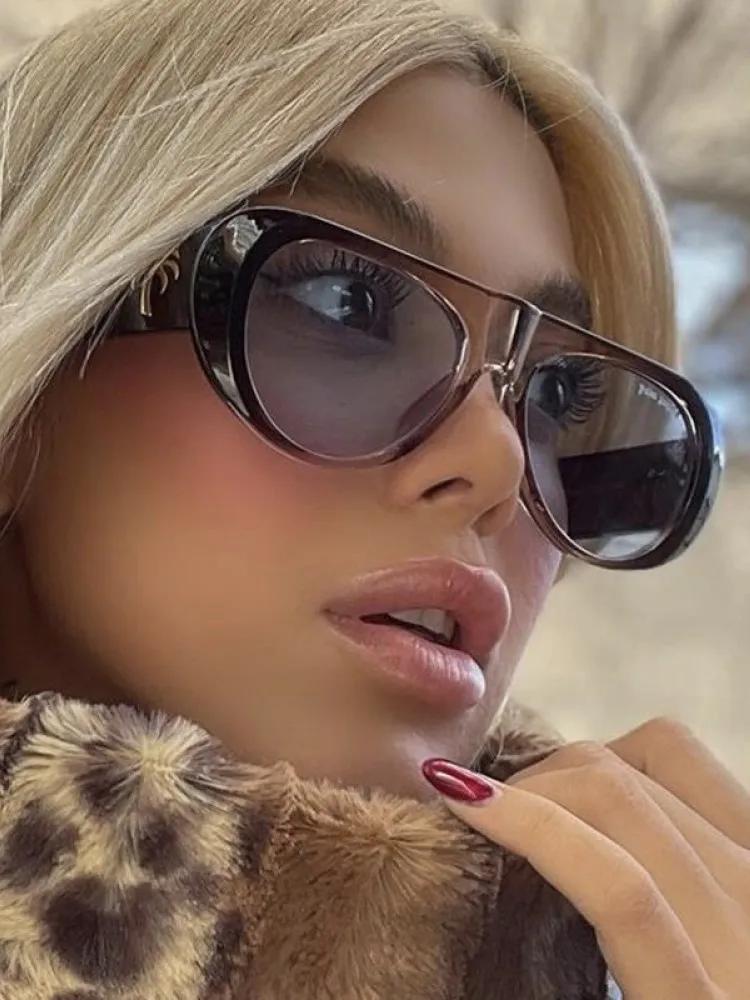 Retro Large Sunglasses For Women Fashionable Wide Legs New Large Frame Sunglasses Gradient Color Personalized Glasses Goggles