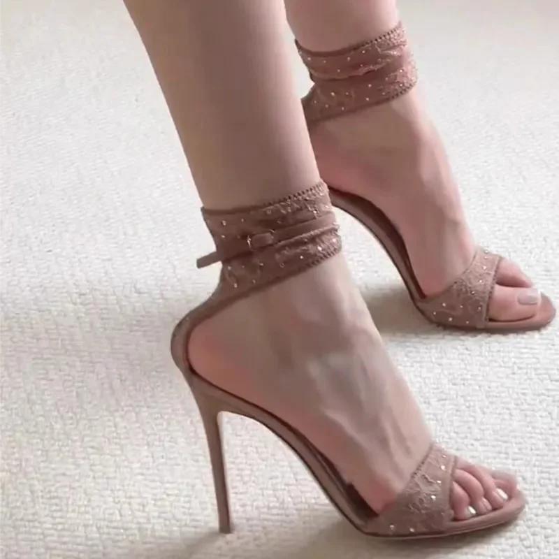 

Модная женская обувь 2025 Лето Кружевная щиколотка-обертка Женские сандалии Новые ремешки с пряжками Супервысокий тонкий каблук Сексуальные вечерние Свадебные сандалии на каблуке 34