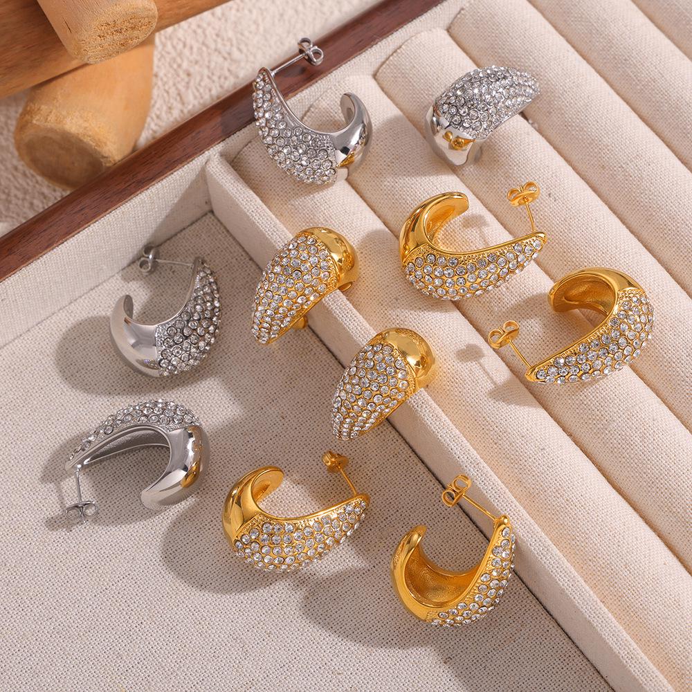 European Style Water Drop Rhinestone Earrings: Fashionable, Light Luxurious, Temperament Enhancing, 18K Gold-Plated Titanium Steel.