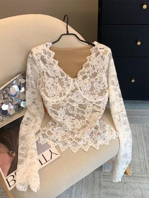 Noblewoman Velvet-Lined Lace V-Neck Long-Sleeve Top for Women - Chic, Sexy, Versatile, Autumn/Winter Style