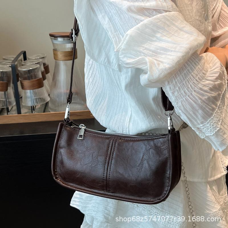 2025 High-quality Texture New Retro Small Bag Fashionable Single Shoulder Retro Design Messenger Bag Versatile Underarm Commuter Bag