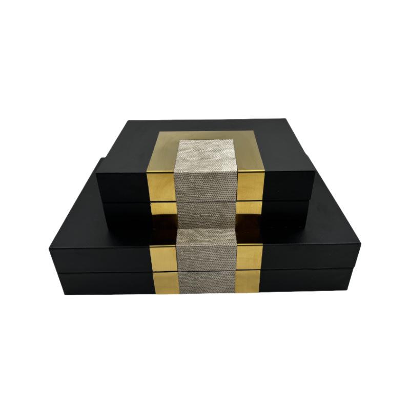 

Современная минималистичная роскошная кожаная декоративная коробка для хранения для домашнего или гостиничного гардероба. Small 220*155*75