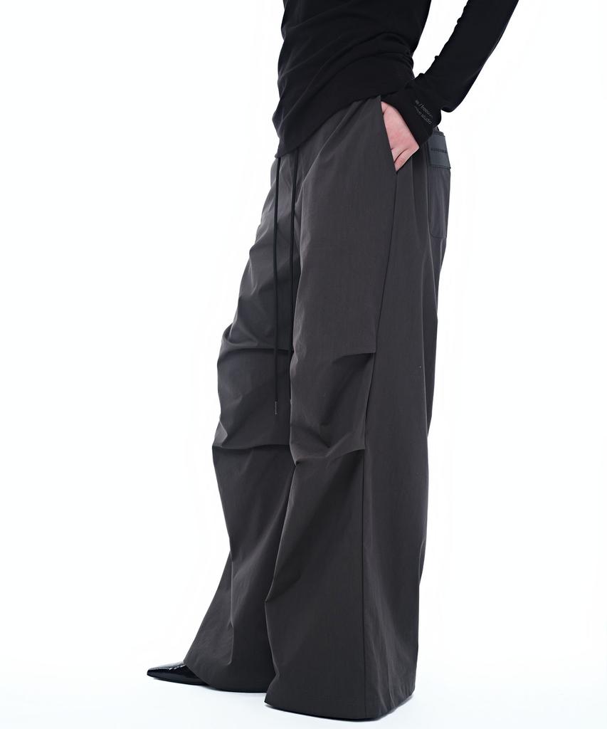 AEGO FREEDOM LAB Double Tuck Nylon Pants_Charcoal