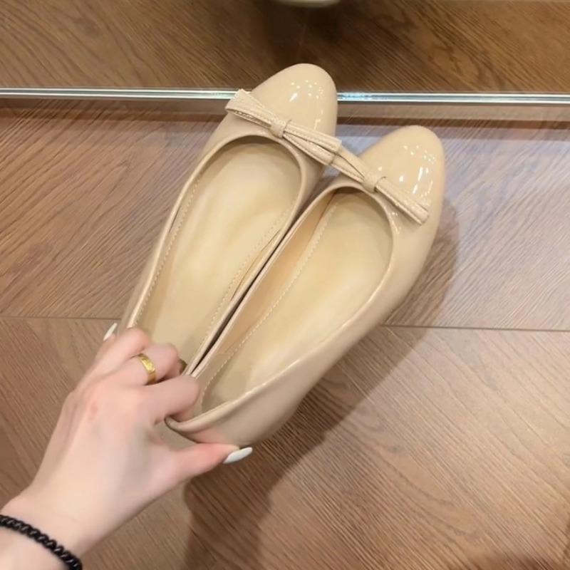 

Маленькие кожаные туфли женские новые осенние балетки на одной педали с бантом, с легким вырезом, круглым носком, с легким вырезом, одинарные туфли 40