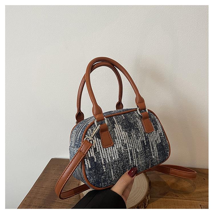 

Simple and versatile portable small bag women s 2025 summer new denim sequins high-end fashion shoulder messenger bag коричневый