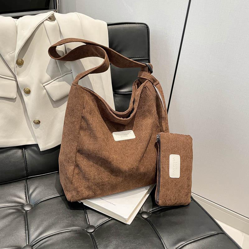 

New women s bags are fashionable and simple, mother and child bags, shoulder bags, large-capacity handbags, and bags are trendy. коричневый