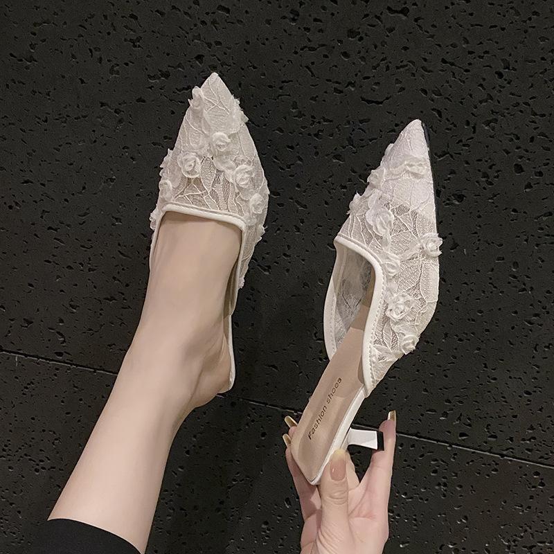 Temperament szpiczaste delikatne szpilki 2025 nowa baśniowa siatka kwiatowa koronka główka torebki półkapcie szpilki zewnętrzne
