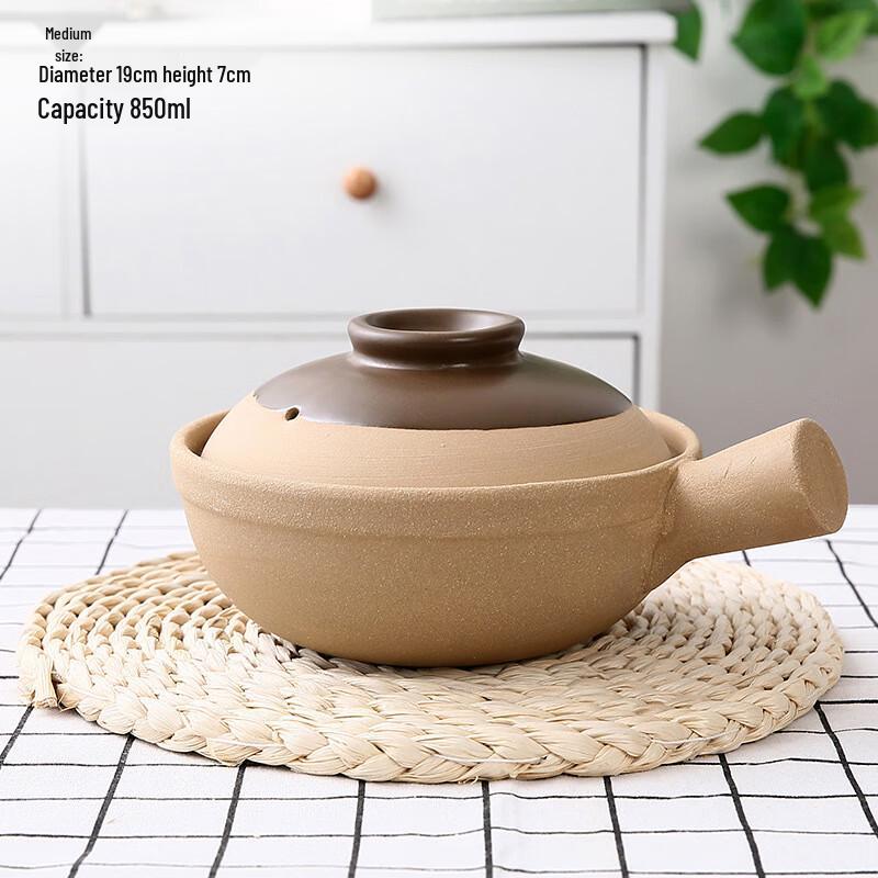 Традиционный глиняный горшок с боковой ручкой