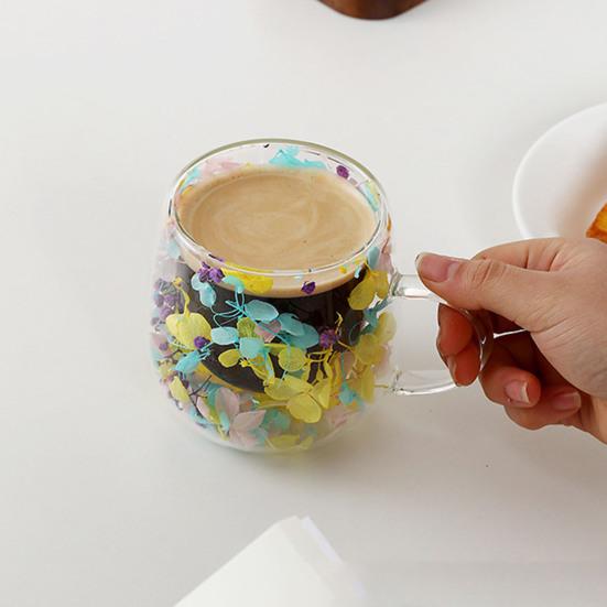 Double-Wall Glass Mug with Dried Flower Design 250ml Heat-Resistant Borosilicate Glass Cup for Milk Coffee Breakfast Insulated Glassware for Home