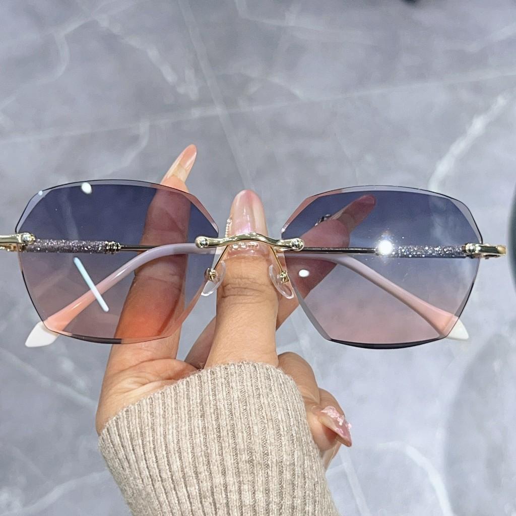 

Fashion Small Framed Sun Glasses With Uv380 Protection For Travel And Parties Gray Pink