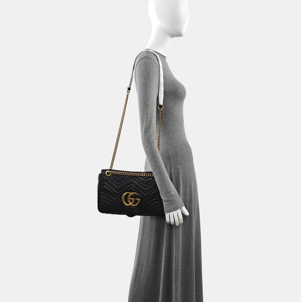 [Pre-Owned] GG Marmont Vintage Logo Chain Quilted Leather Crossbody Bag - Very Good #U0STXJ