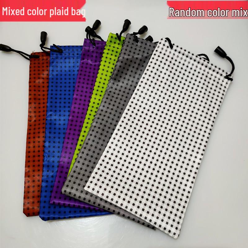 Saszetka z mikrofibry na okulary, telefon i okulary przeciwsłoneczne w losowych cukierkowych kolorach