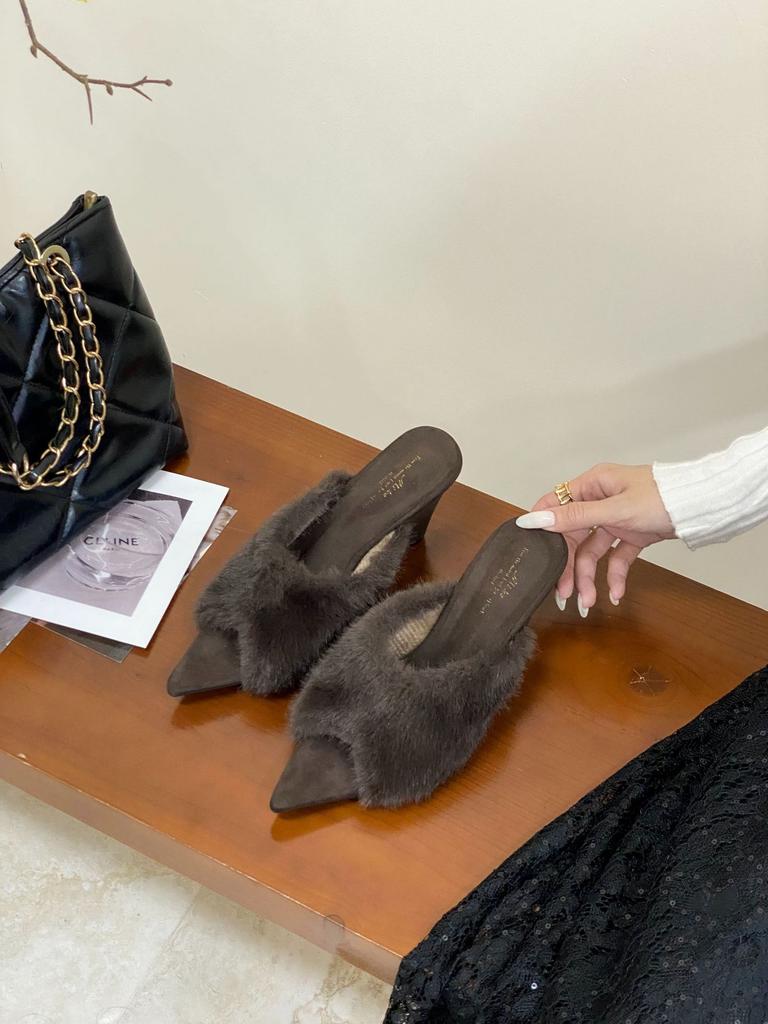 Feeling new fluffy slippers fairy pointed high-heeled slippers 2025 wear autumn and winter slope heel cool slippers woman