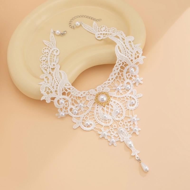 Elegant Lace Gothic Necklace with Blood Drop Pendant Women Choker Halloween Neck Chain Choker Retro Punk Accessories