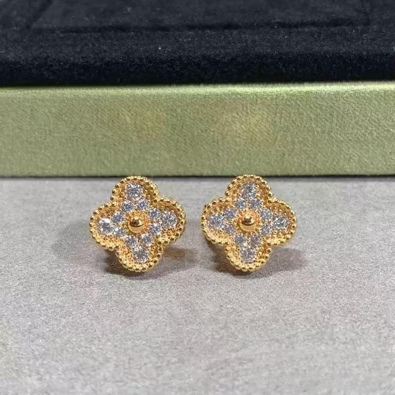 High-quality Lucky Four-leaf Clover Earrings Agate White Mother-of-pearl Earring Buckle Temperament All-match Earrings