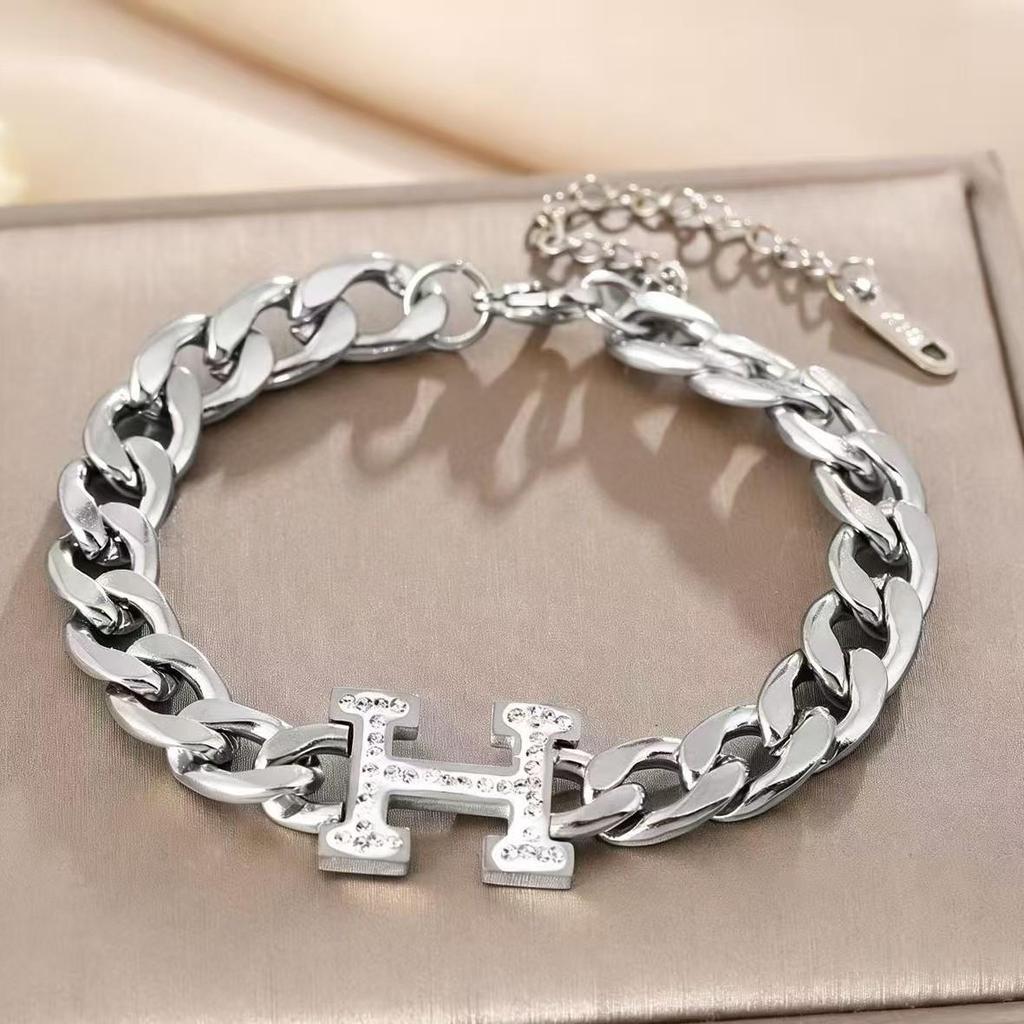 Brățară de Lux în Stil Coreean din Oțel Titanic, cu Trifoi cu Patru Frunze și Diamante Încrustate, pentru Femei - Rezistentă la Decolorare