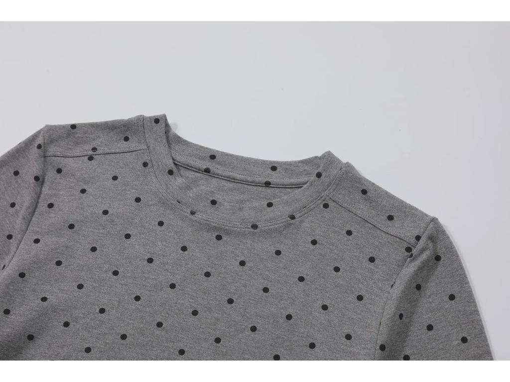 Polka Dot Long-Sleeve Round-Neck Women's Slim Fit Casual Top for Autumn/Winter.
