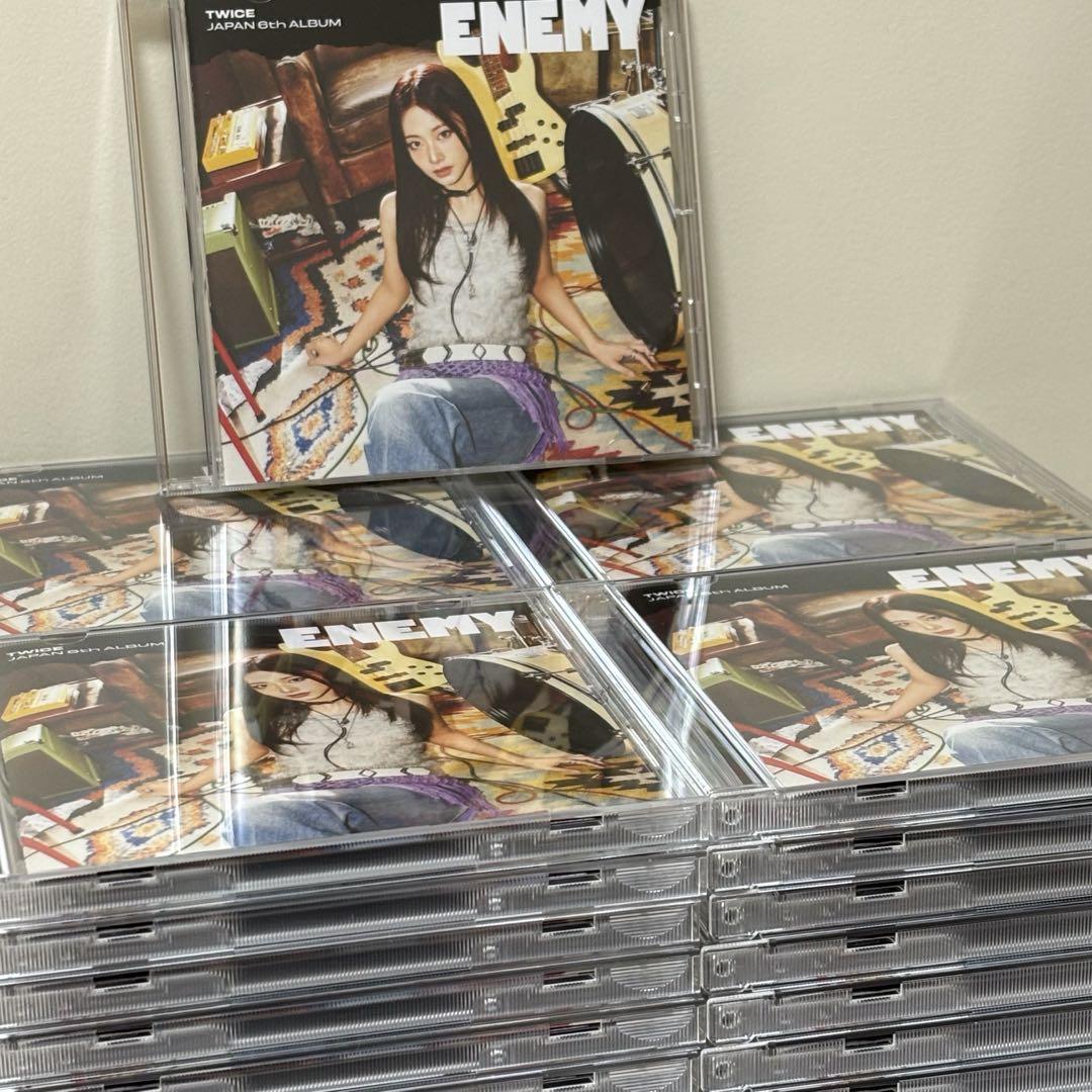 

[USED] Enemy Tzuyu version 49 pieces