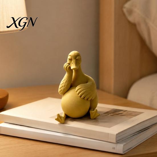 Cute Duck Desk Ornaments Daydreaming Figurine, Minimalist Holding An Egg Sculpture, Resin Nordic Room Decor Animal Statue, Creative Desktop