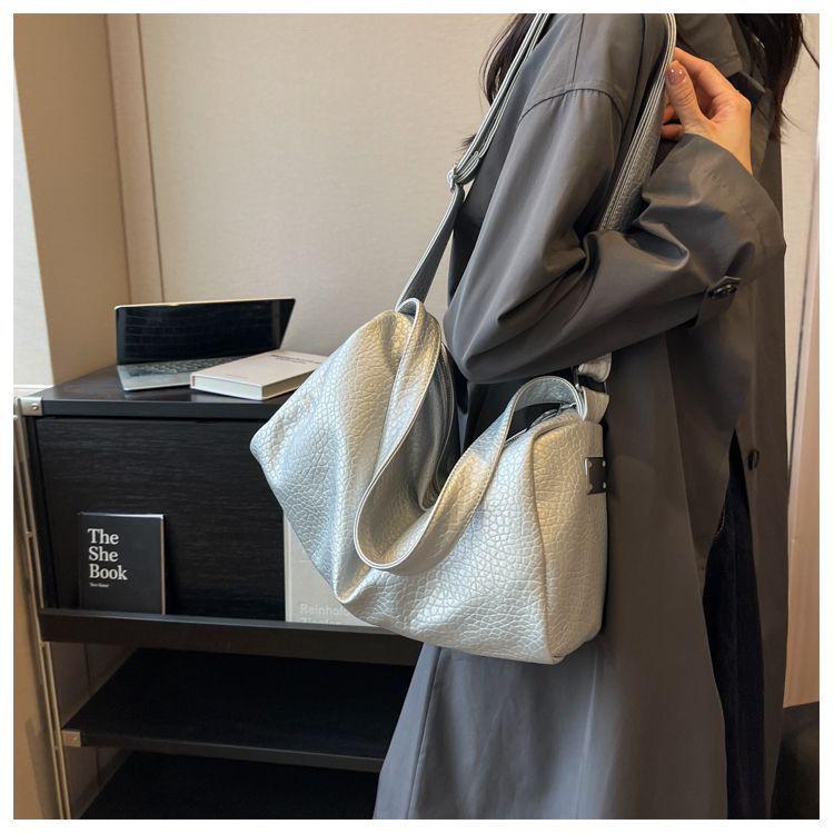 

Women s Large Capacity Textured Shoulder & Crossbody Pillow Bag - 2026 New Summer Style