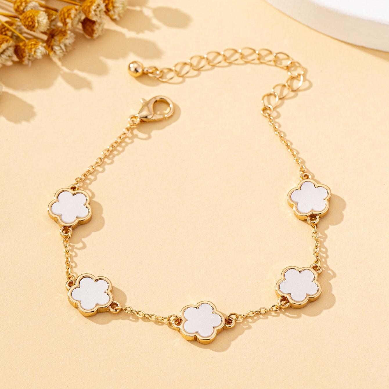 

One Piece Women s Bracelet White Small Flower Casual Bracelet Suitable for Daily and Vacation Wear белый
