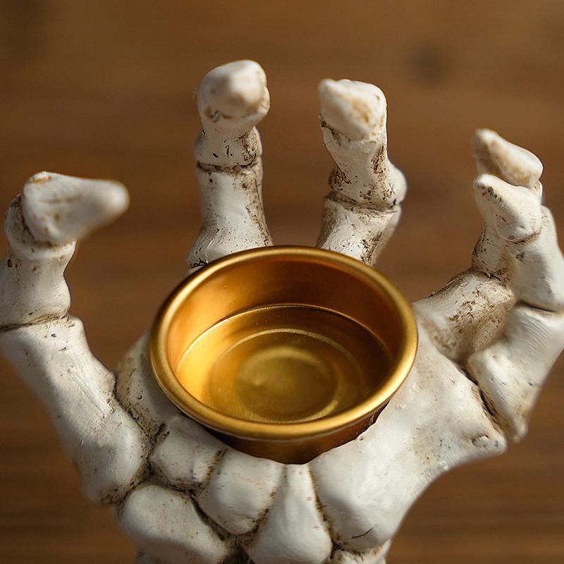 Halloween Skull Hand Candle Holder Candlestick Ornaments Resin Skull Halloween Desktop Porch Decoration Gifts Decor For Table