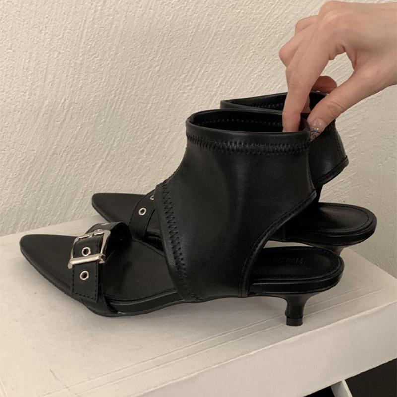 Mode Bout Pointu Boucle Métallique Marque Bottes Modernes Femmes Sexy Ouverture Sur Le Dessus Petit Talon Design Bottes d'Été Élégantes Femmes Bottine