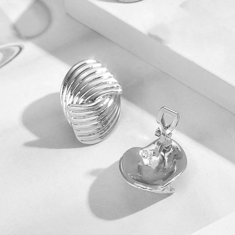 Vintage Metal Twisted Round Ear Clip Earrings for Women 2026 New Fashion Gold Color Geometric Hollow Drop Earrings Jewelry Gifts