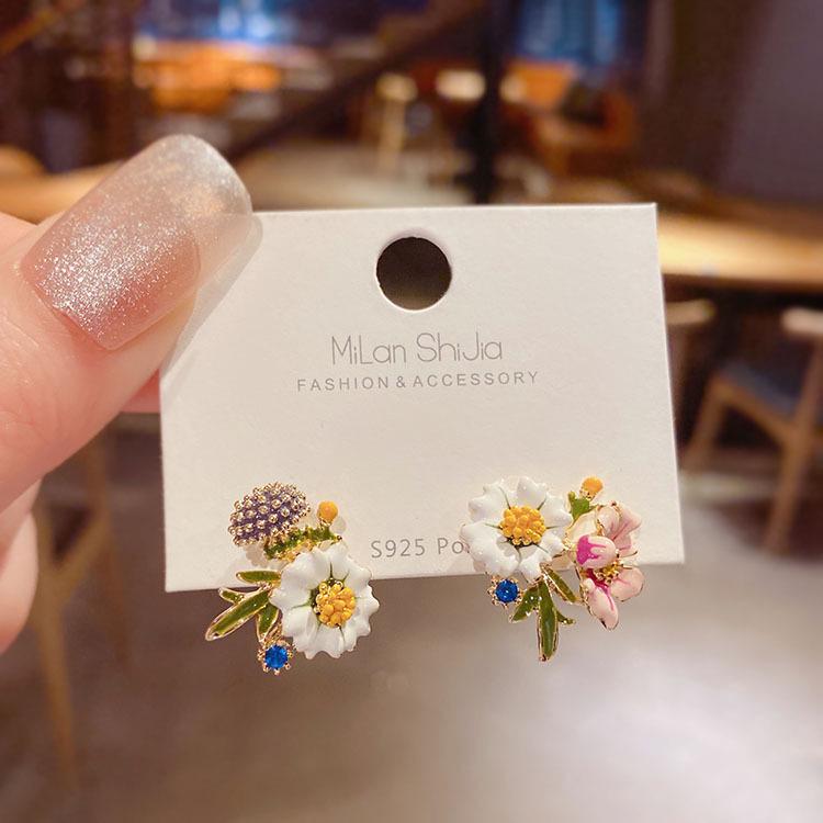 Mingqing Fashion S925 Silver Temperament Stud Earrings