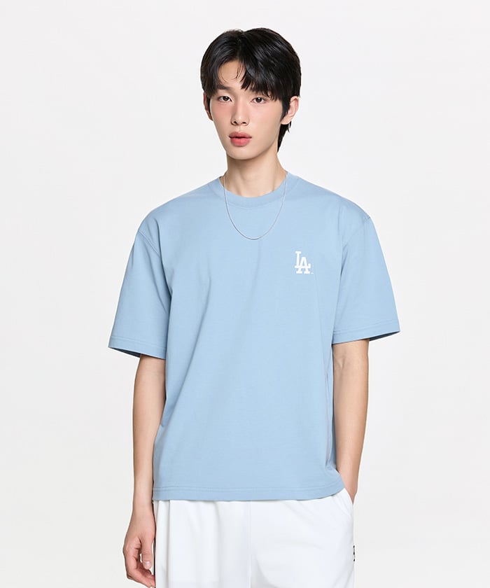 Emelbi Basic Small Logo Semi-Oversized Short Sleeve T-Shirt La (L.Sky Blue)