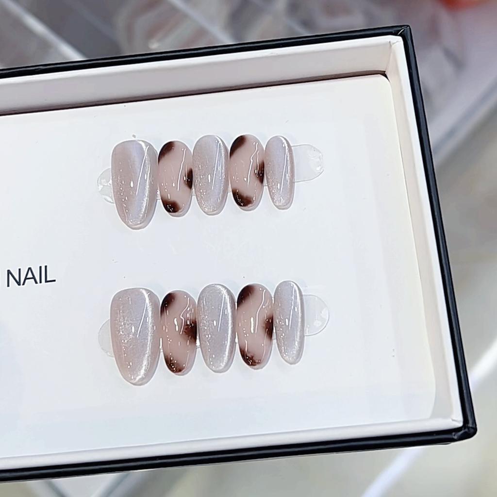 Pure Hand-made Phototherapy Manicure Amber Glass Wear Nail Finished Cat Eye Nail Patches Show Whiteness and Temperament