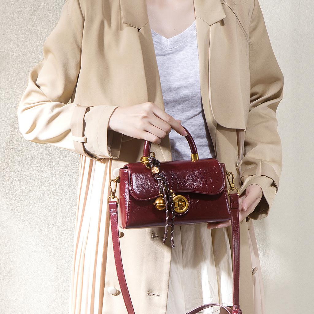 New Fashionable and Exquisite Portable Women's Bag Niche High-end Red Bridal Bag Single Shoulder Crossbody Small Square Bag